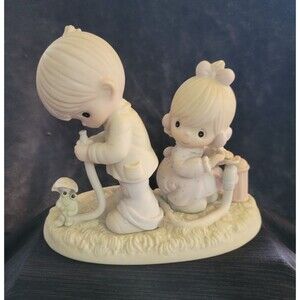 PRECIOUS MOMENTS THERE SHALL BE SHOWERS OF BLESSINGS Kids Playing With Hose Frog